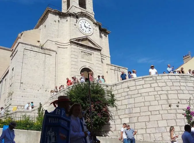 Le 8 à *
